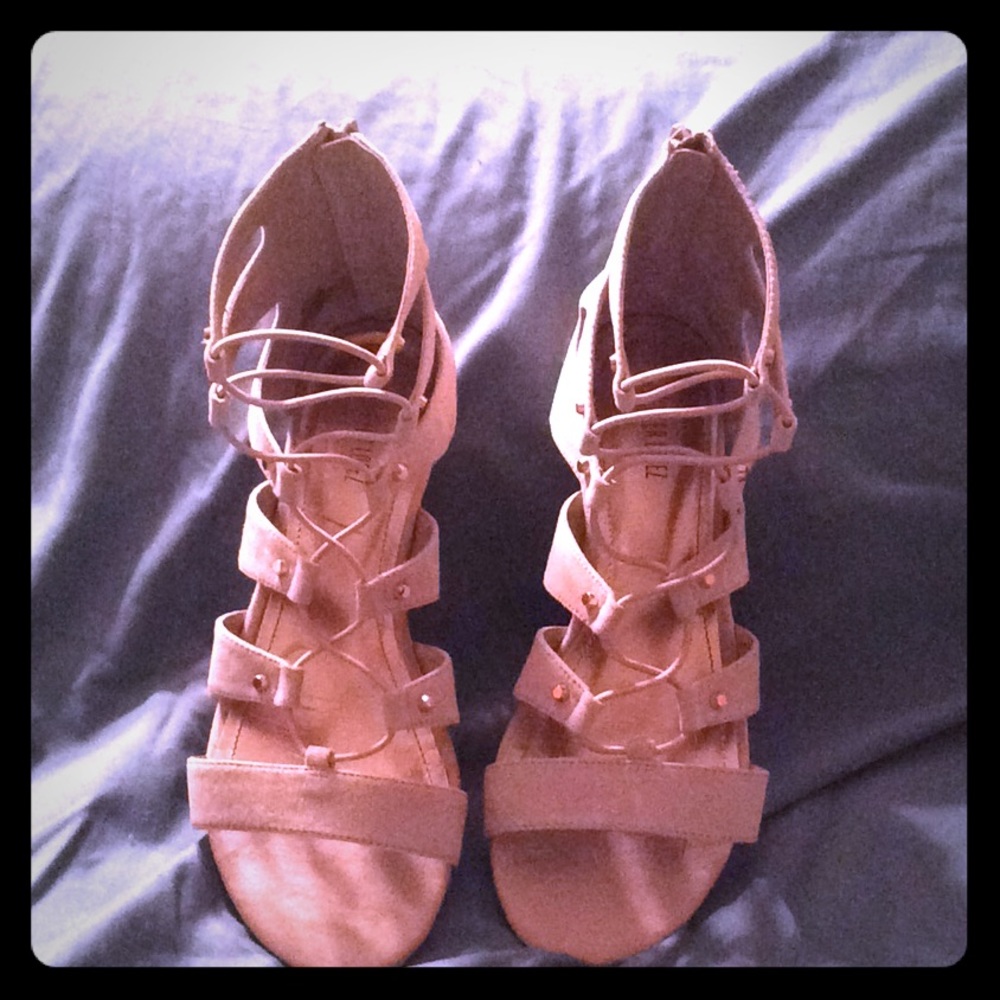 Women’s size 9 blush gladiator JLo sandals